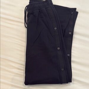 Woman Black alo yoga button trackpants